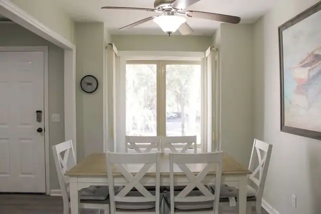 Dining area at Beach Arbor 21